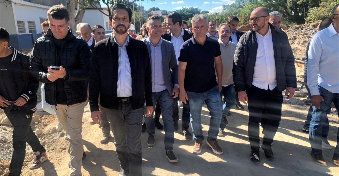 Prefeito Ricardo Nunes e o vereador Danilo  fizeram uma vistoria no Thomaz Mazzoni